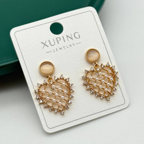 گوشواره قلبی آویز ژوپینگ (XUPING) با روکش طلا، دارای طرح توری و مروارید با نگینهای زیرکونیا