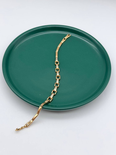 دستبند زنانه بدلیجات ژوپینگ رنگ طلایی با پلاکهای مستطیلی و نگینکاری شده