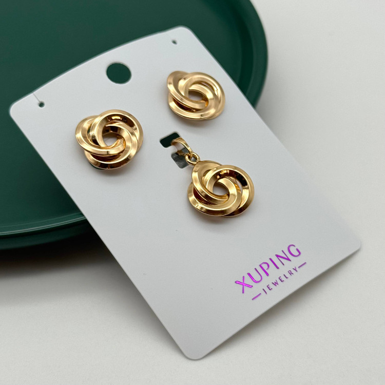 نیمست بدلیجات ژوپینگ زنانه، شامل گوشواره میخی و آویز پلاک به رنگ طلایی براق با طرح گرهای (گره عشق)،