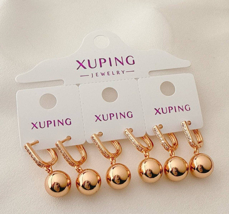 گوشواره ژوپینگ طرح گوی طلایی آویز با نگینهای اتمی