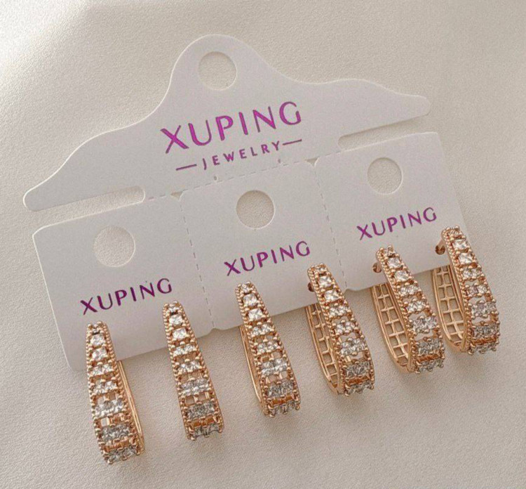 گوشواره حلقهای ژوپینگ طلایی با نگینهای کریستالی