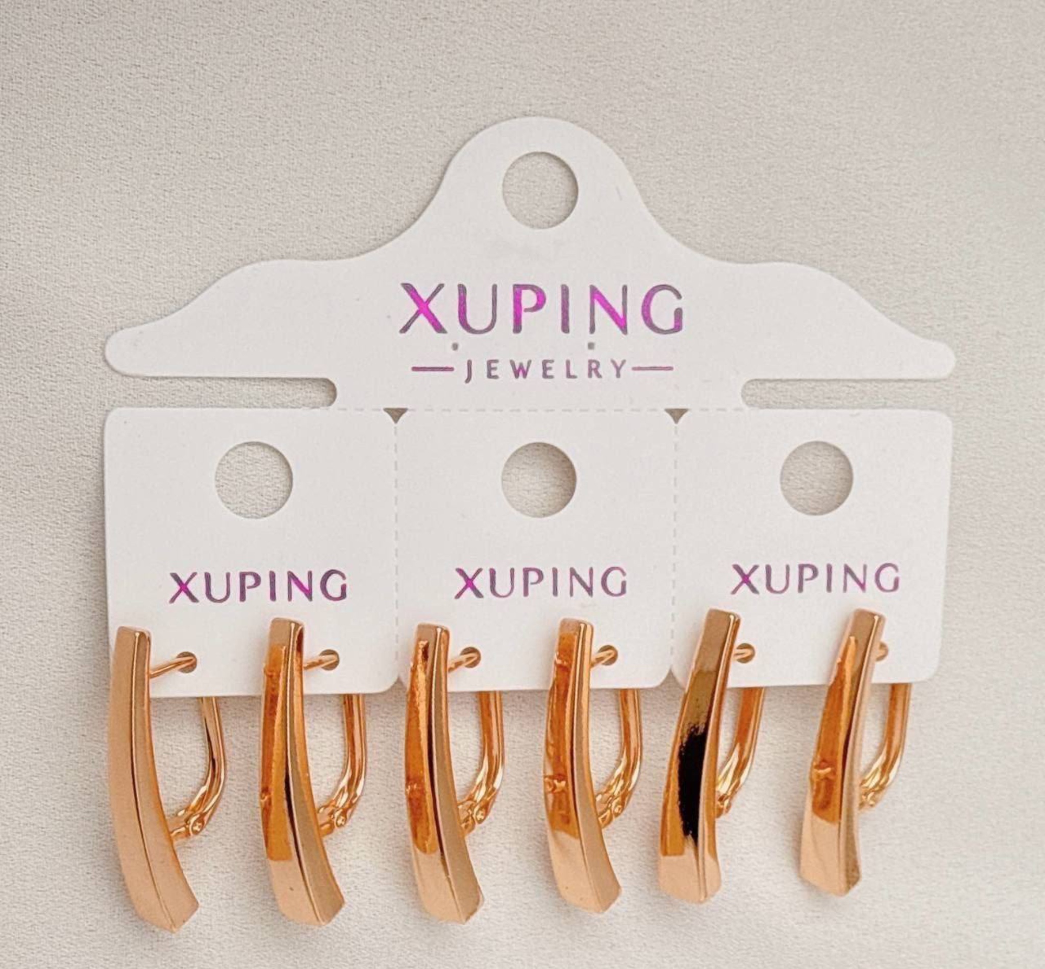 گوشواره بدل ژوپینگ طلایی مدل مستطیلی براق با قفل فشاری