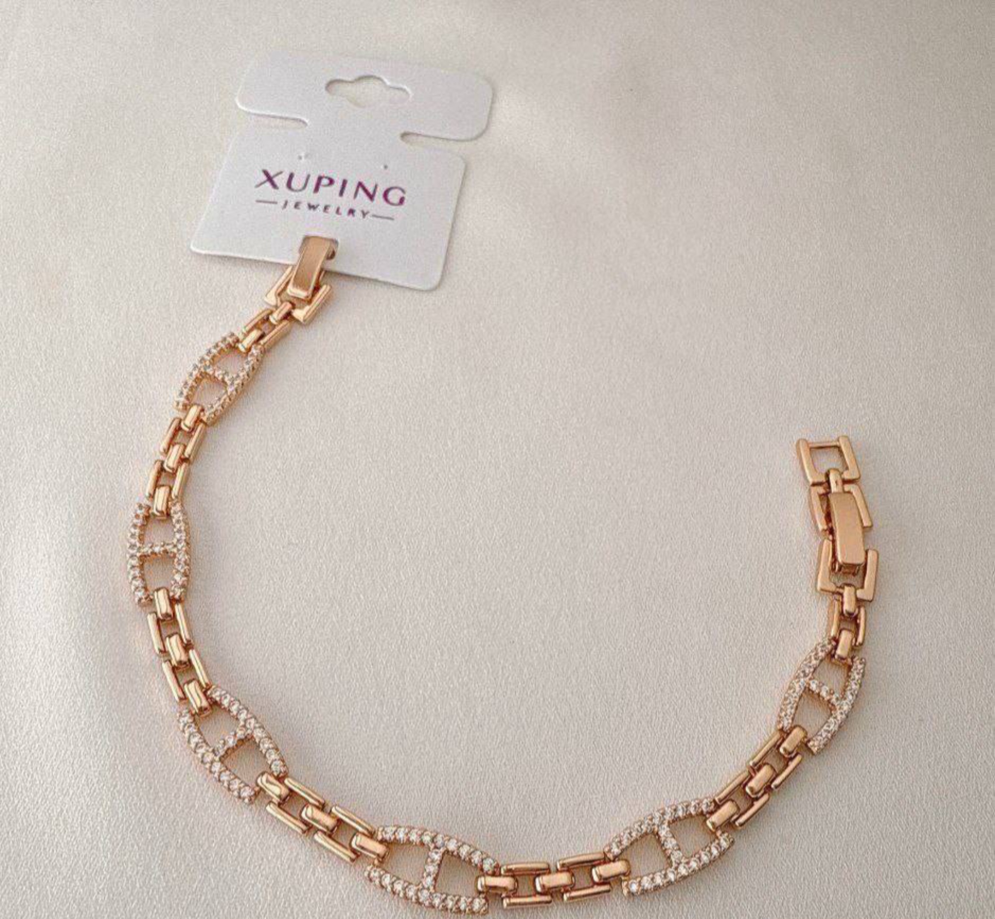 دستبند طلایی ژوپینگ با طرح دانهلنگری نگینکاری شده