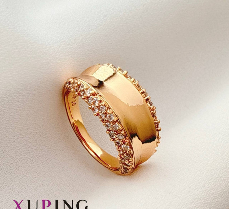 انگشتر زنانه برند ژوپینگ طلایی پهن با لبههای نگینکاری شده