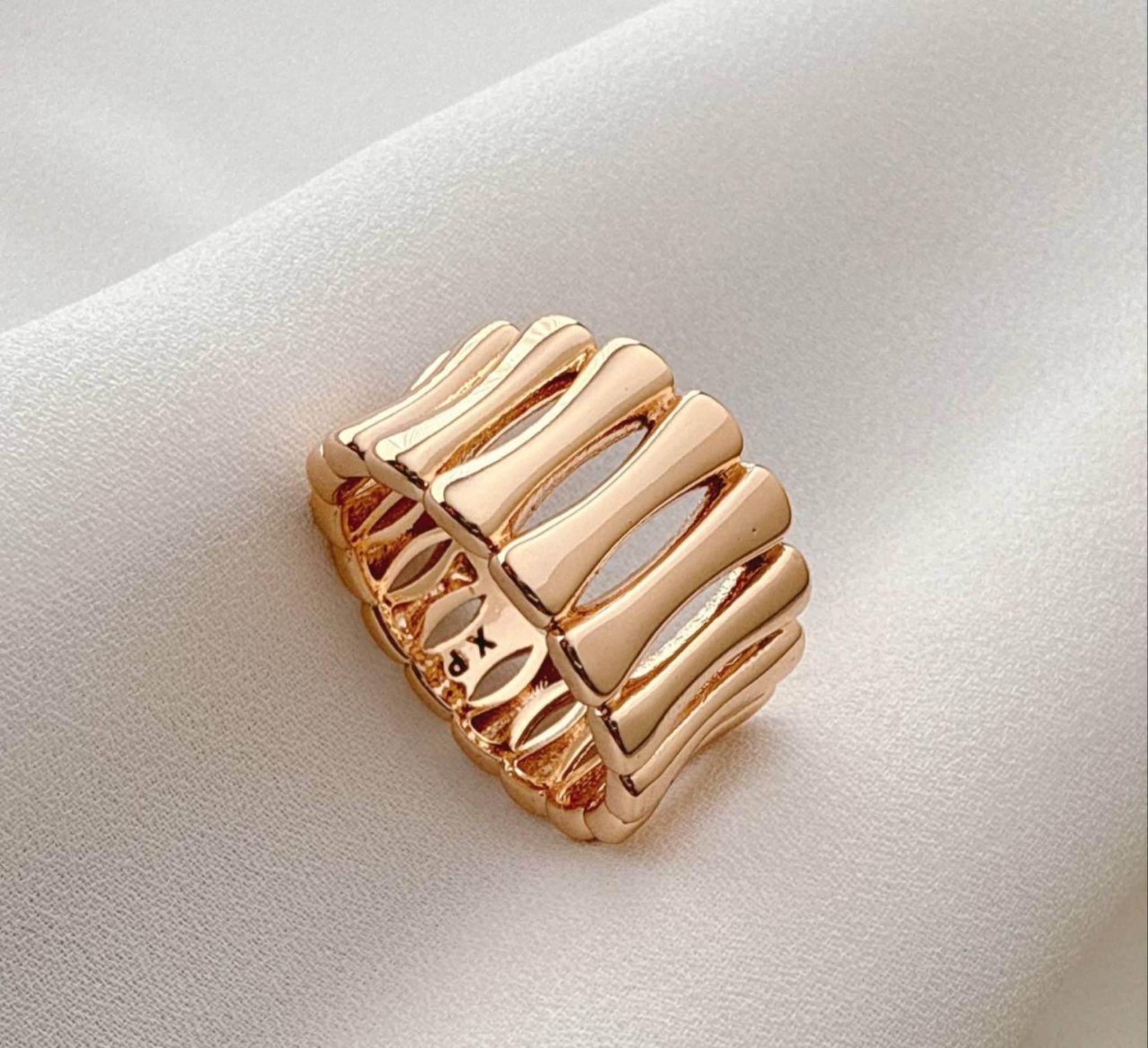 انگشتر طلایی برند ژوپینگ با طراحی مدرن و پهن مدل استخوانی