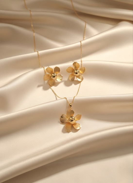 نیمست طلایی YSX طرح گل برجسته شامل گوشواره و گردنبند