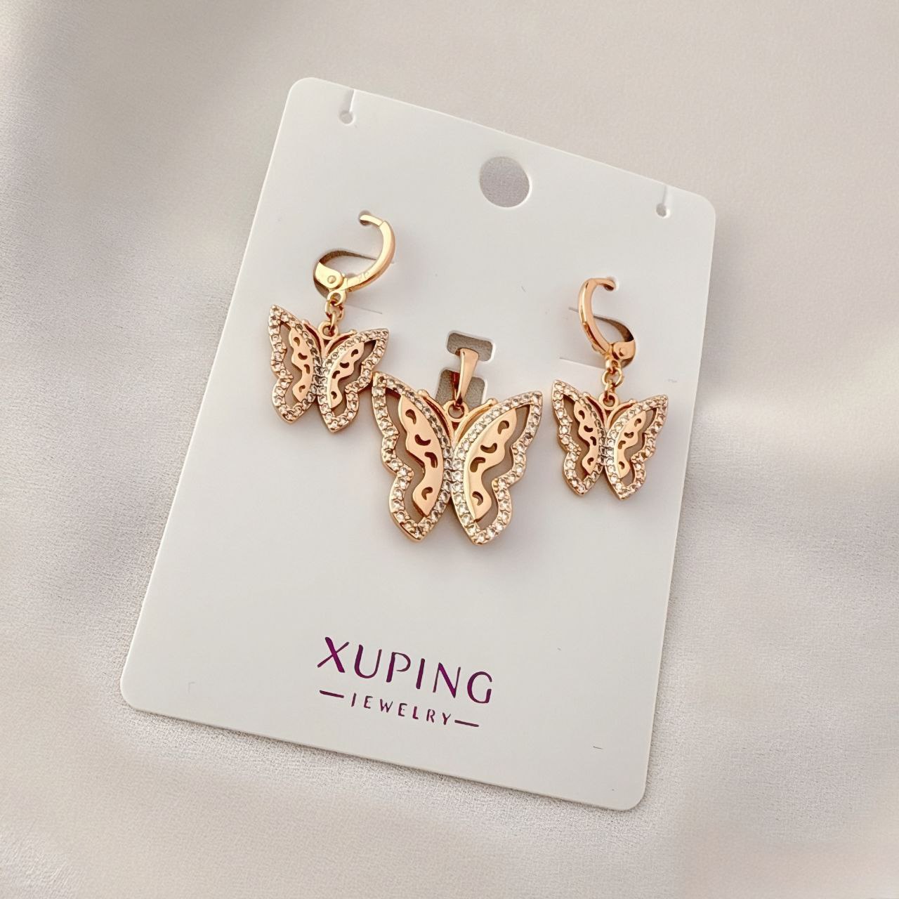 نیمست بدلیجات مارک ژوپینگ مدل پروانه با نگینهای اتمی درخشان و آبکاری طلا