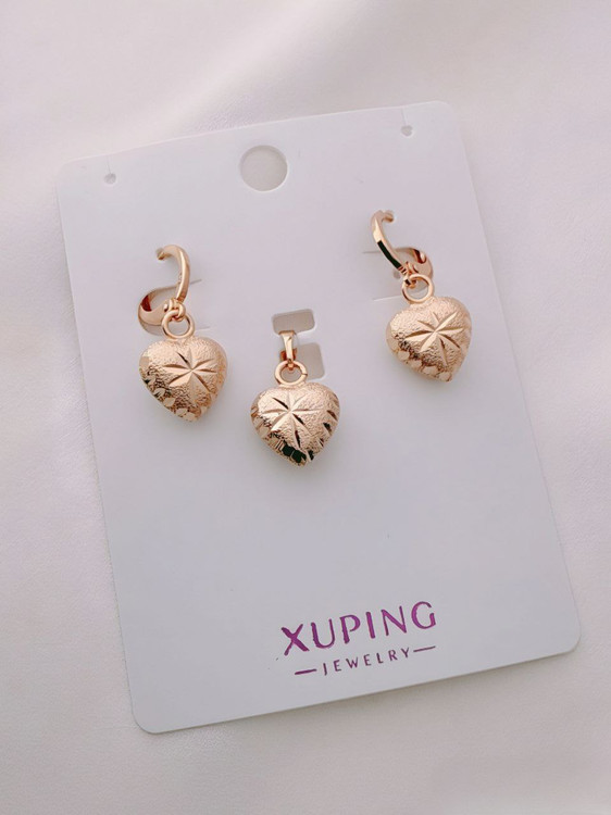 نیم ست ژوپینگ طرح قلب طلایی تراش خورده شامل گوشواره و پلاک