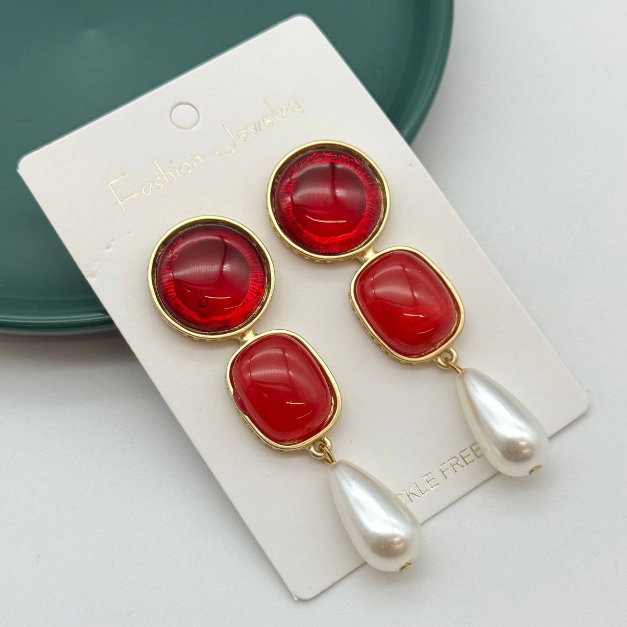 ست گوشوارههای مجلسی سنگ رنگی و مروارید اشکی در دو رنگ قرمز و سبز