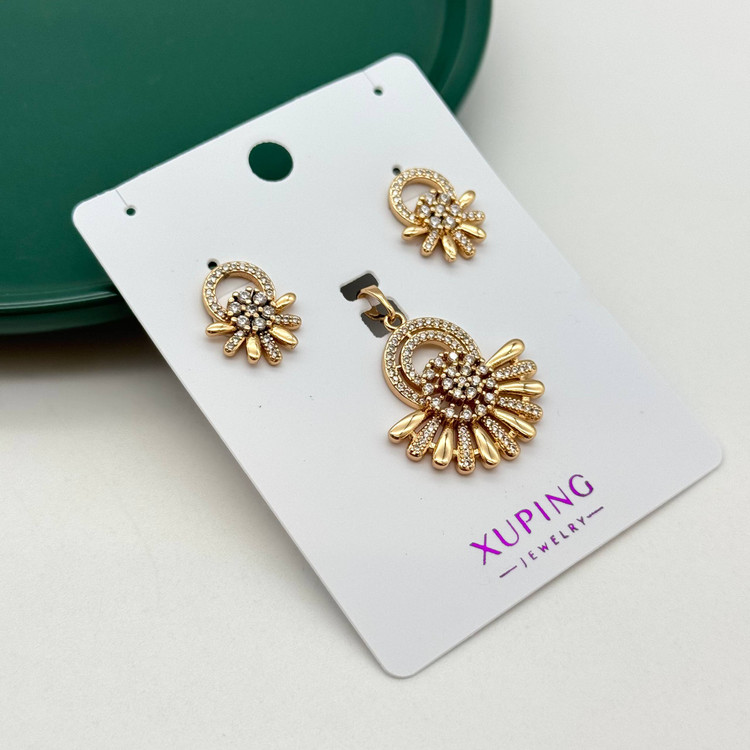 نیم ست طلایی ژوپینگ طرح گل نگیندار شامل گوشواره و پلاک