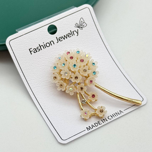 گلسینه طلایی طرح گل با شکوفههای شیری و نگینهای رنگی