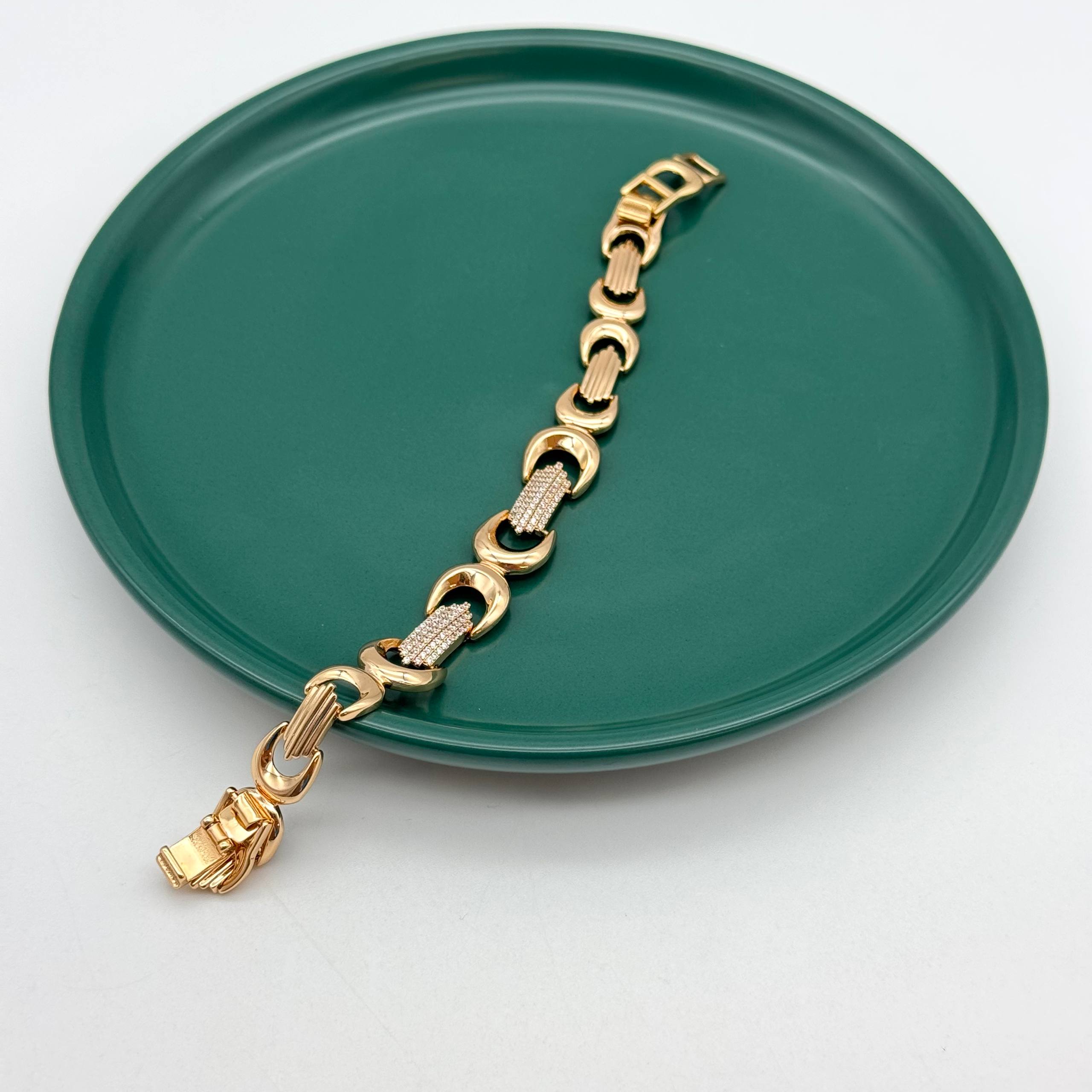 دستبند طلایی ژوپینگ با طرح نعل و نگینهای اتمی