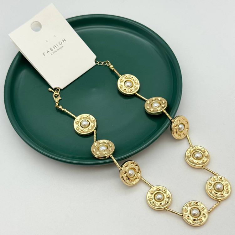 گردنبند رولباسی ۴۵ سانتی طلایی با آویزهای دایرهای مرواریددار