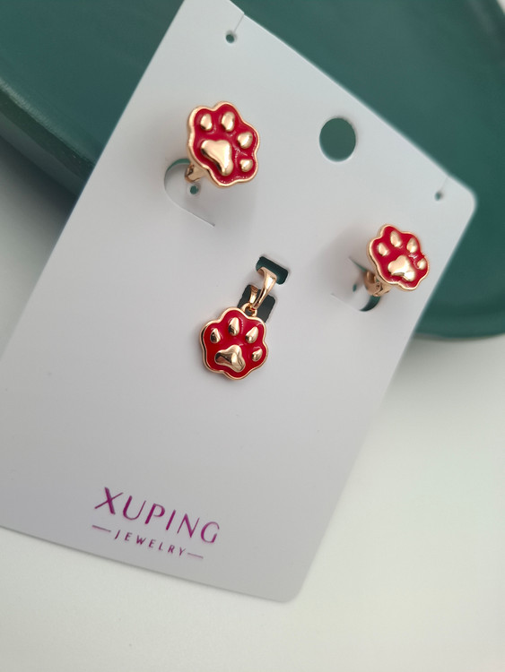 نیم ست ژوپینگ طرح پنجه قرمز رنگ شامل گوشواره و پلاک