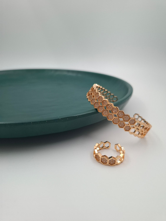 ست دستبند و انگشتر رزگلد YSX طرح لانهزنبوری نگیندار