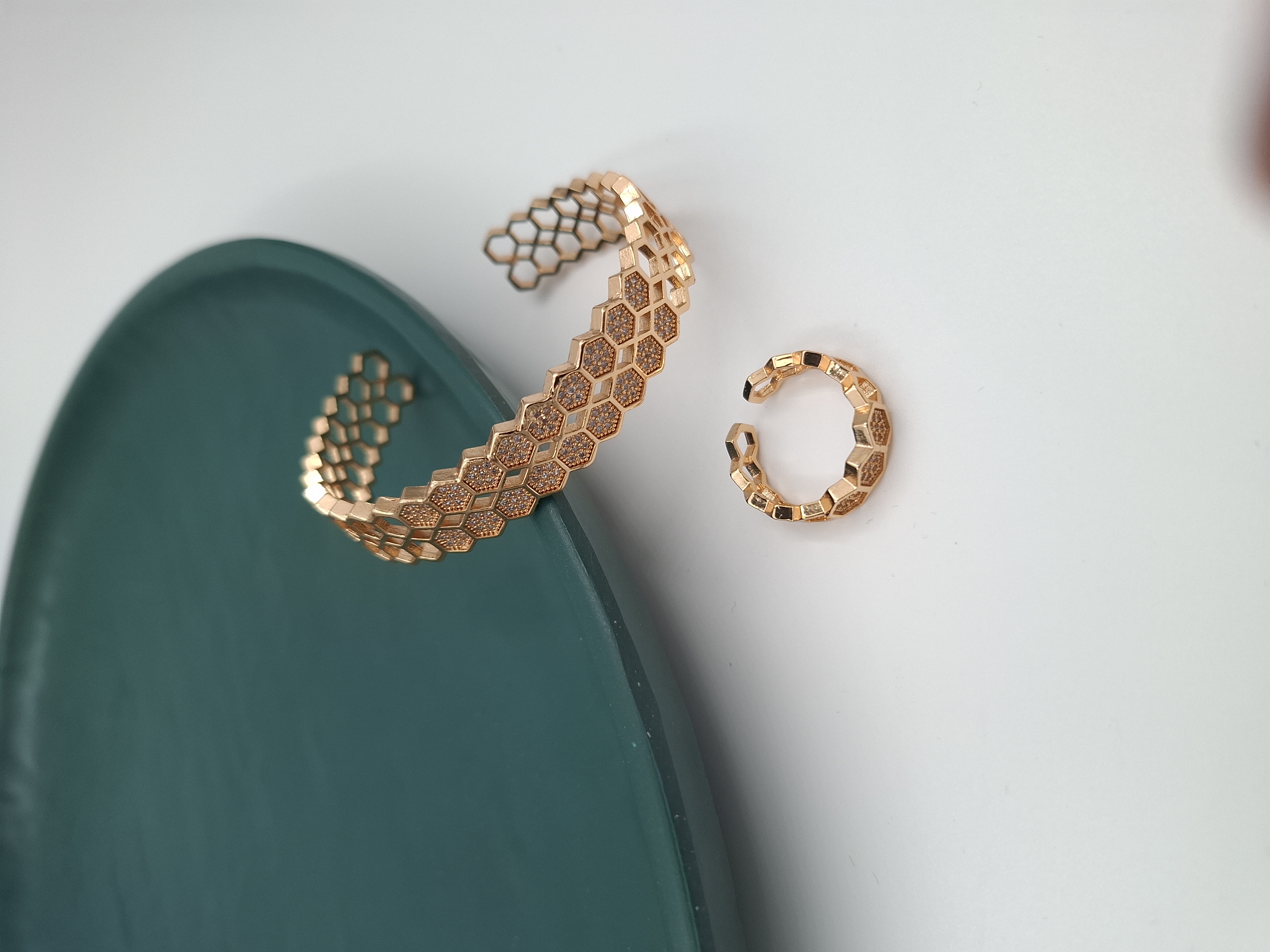 ست دستبند و انگشتر رزگلد YSX طرح لانهزنبوری نگیندار