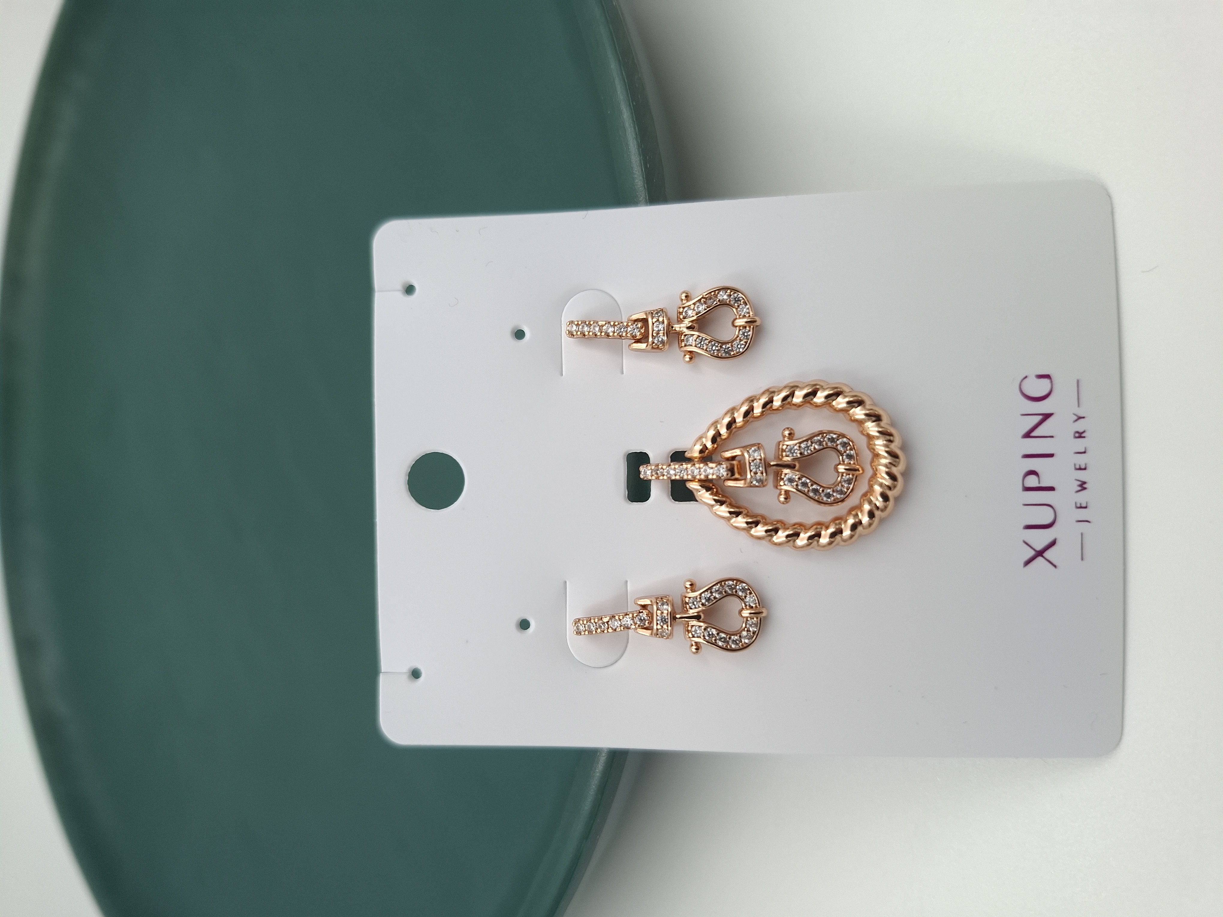 نیمست طلایی ژوپینگ با طرح نعل نگیندار و آویز طنابی