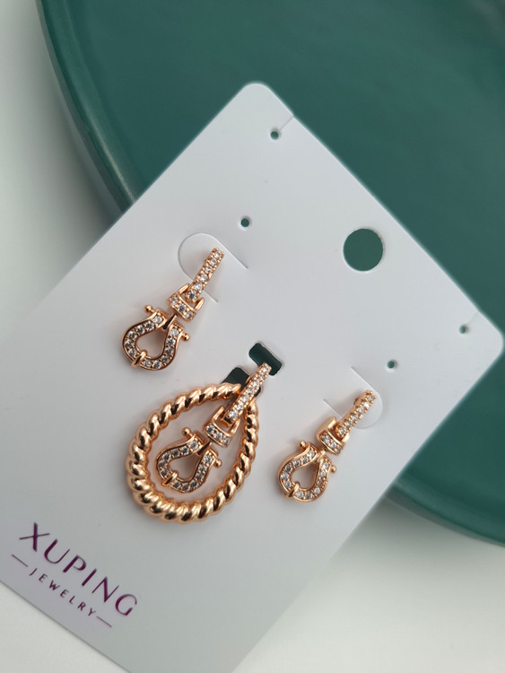 نیمست طلایی ژوپینگ با طرح نعل نگیندار و آویز طنابی