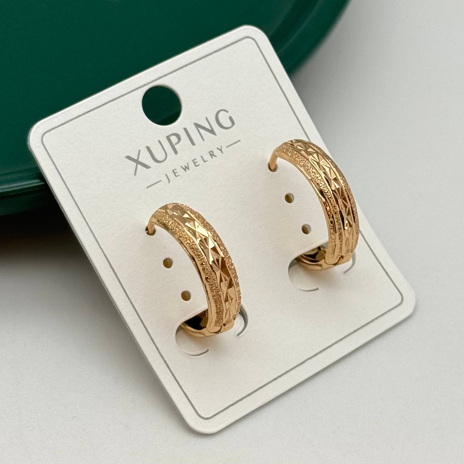 گوشواره حلقهای طلایی ژوپینگ با طرح تراش و بافت شنی