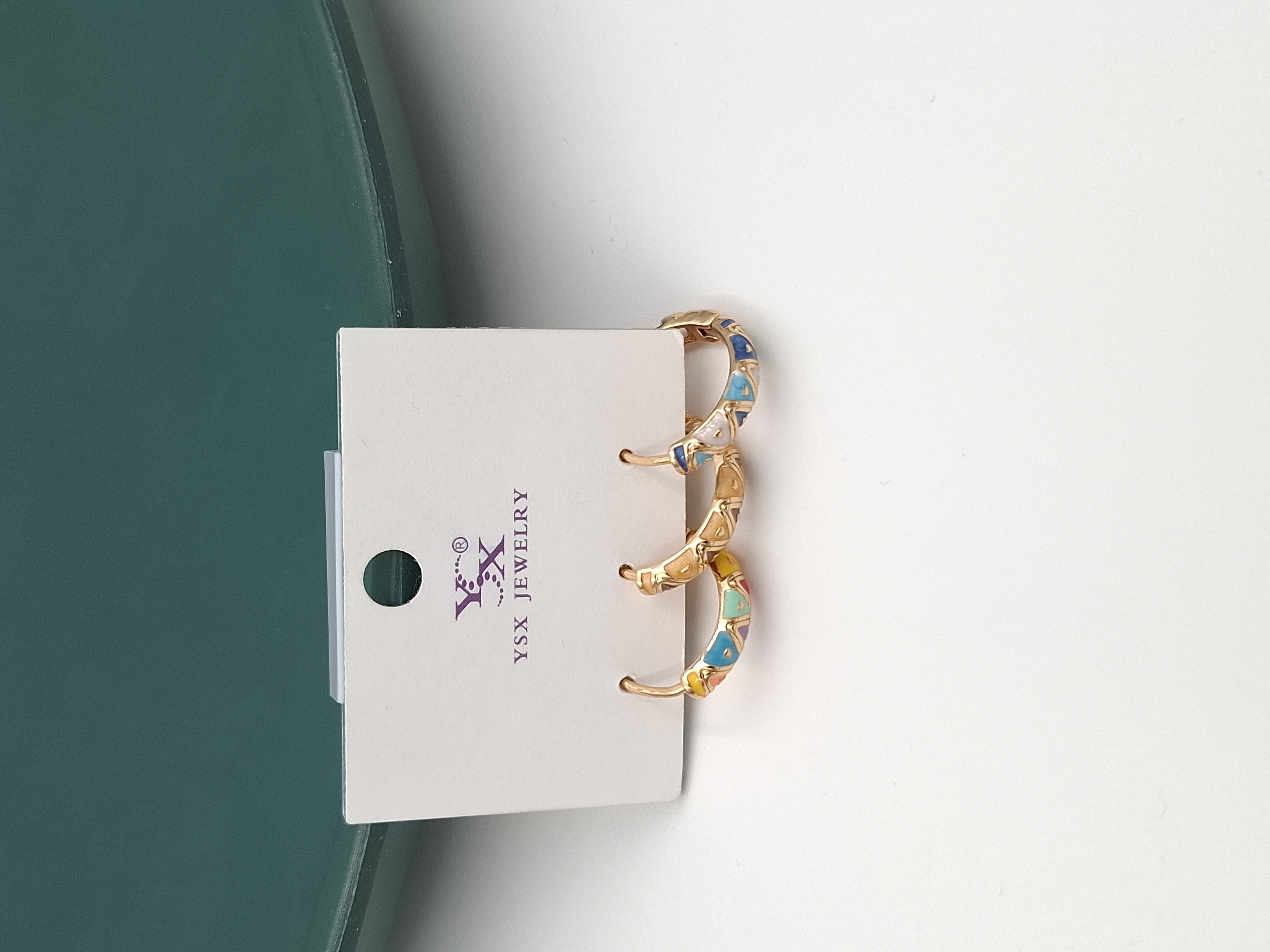 پک سه تایی گوشواره حلقهای برند YSX با طرح میناکاری مثلثی رنگارنگ و آبکاری طلا