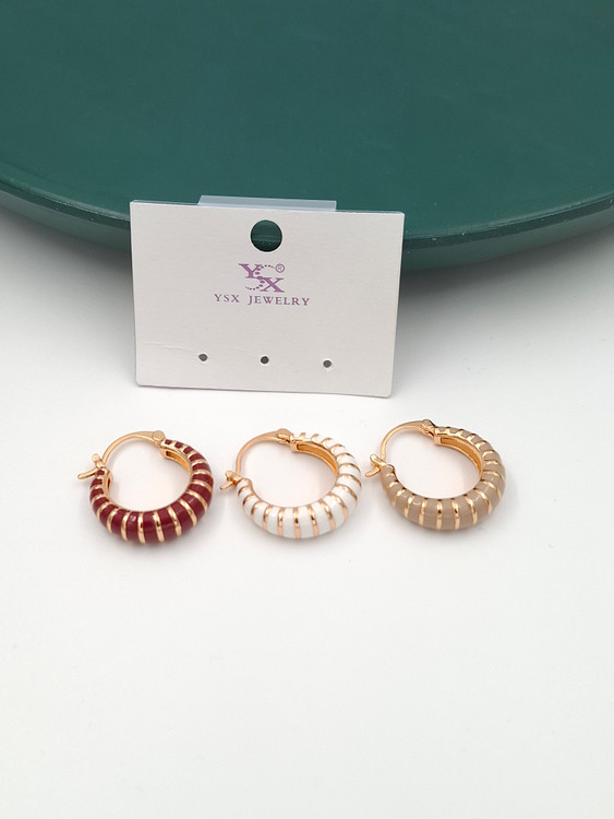 گوشوارههای حلقهای ۳ تایی برند YSX با رنگهای زرشکی، سفید و کرم