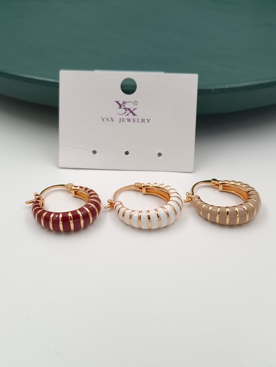 گوشوارههای حلقهای ۳ تایی برند YSX با رنگهای زرشکی، سفید و کرم