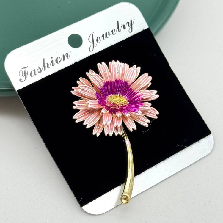 گل سینه فانتزی طرح گل مینا با گلبرگهای صورتی و زرد