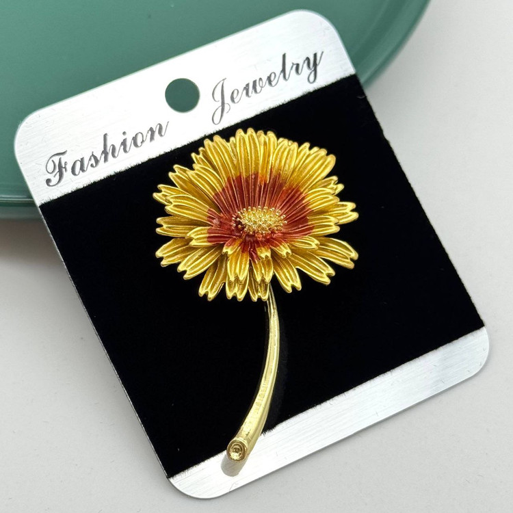 گل سینه فانتزی طرح گل مینا با گلبرگهای صورتی و زرد