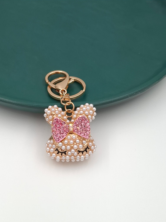 جاکلیدی مرواریدی طرح خرگوش با پاپیون صورتی نگیندار و حلقه طلایی