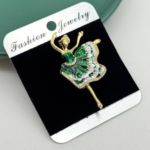 گل سینه طلایی طرح بالرین با دامن سبز و سفید نگیندار