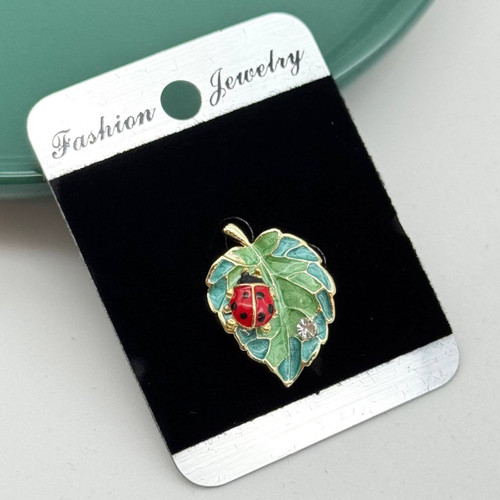 گلسینه فانتزی طرح برگ سبز و کفشدوزک قرمز میناکاری شده