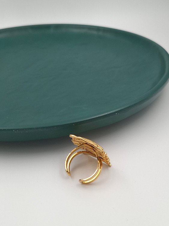 انگشتر طلایی استیل با طرح مدرن برجسته و بافت نامنظم