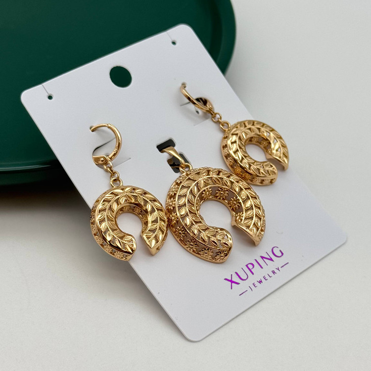 نیمست ژوپینگ طلایی طرح مشبک نعل شامل گوشواره و پلاک بدون زنجیر