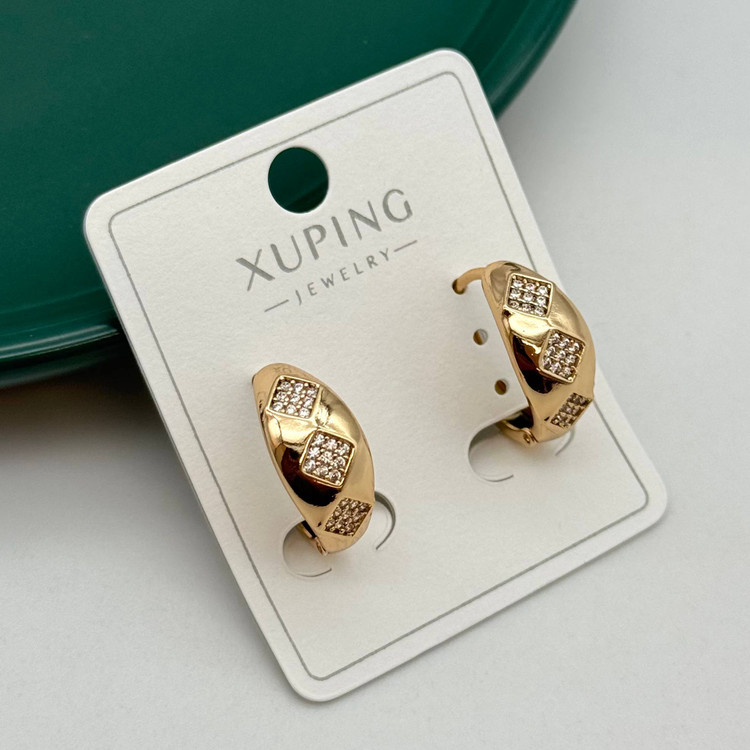 گوشواره طلایی ژوپینگ مدل حلقهای پهن با نگینهای اتمی طرح لوزی