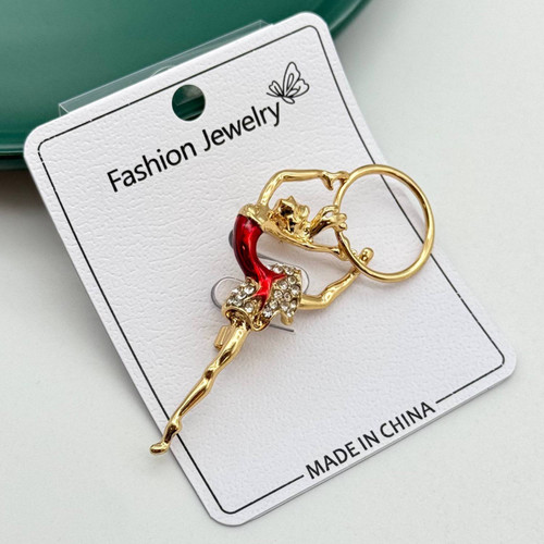 گل سینه زنانه طرح بالرین نگیندار | پین کت و لباس مجلسی رنگ طلایی، اکسسوری خاص و لوکس کد ۱۱۶۹