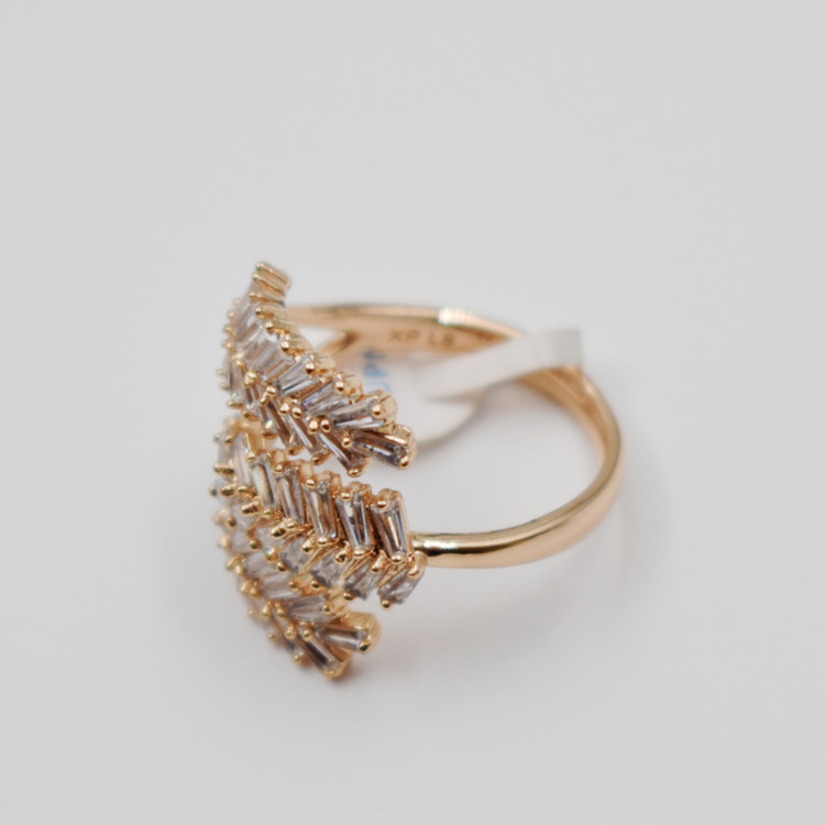 انگشتر زنانه ژوپینگ طرح خوشه گندم نگیندار XUPING | ضد حساسیت و مشابه طلا با نگینهای باگت درخشان کد ۱۲۰۶